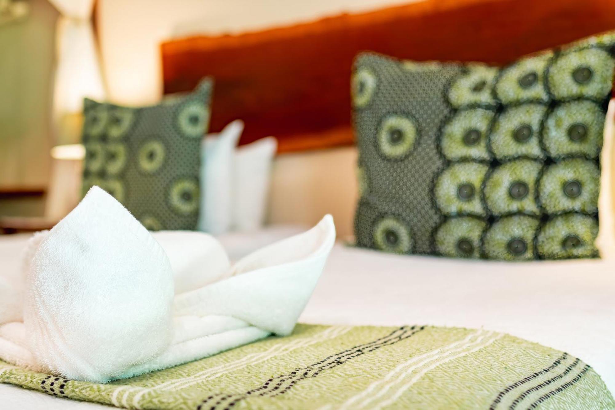 Bayete Guest Lodge Вікторія-Фоллс Екстер'єр фото
