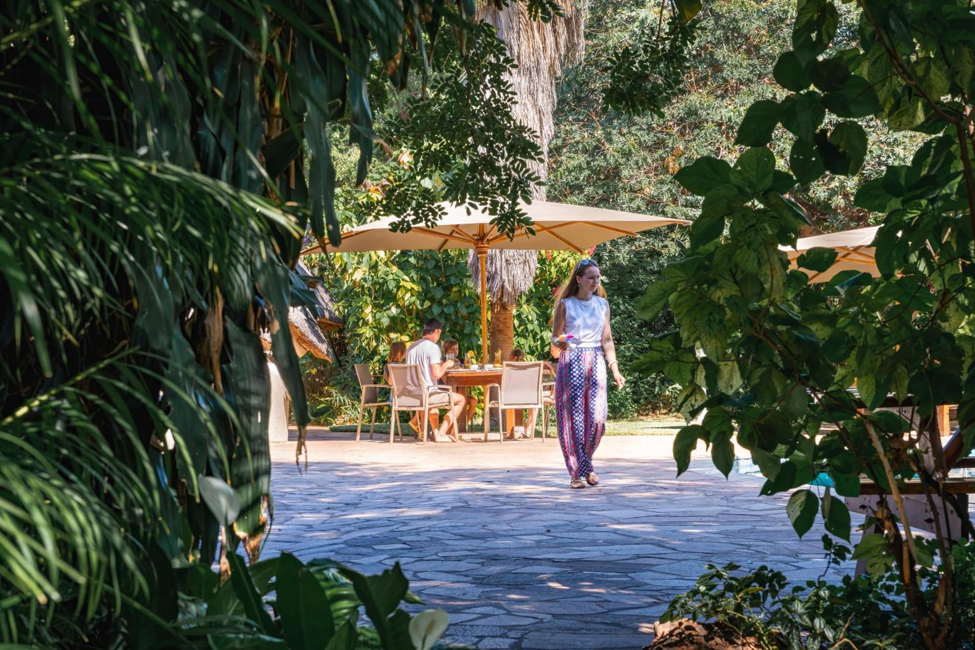 Bayete Guest Lodge Вікторія-Фоллс Екстер'єр фото